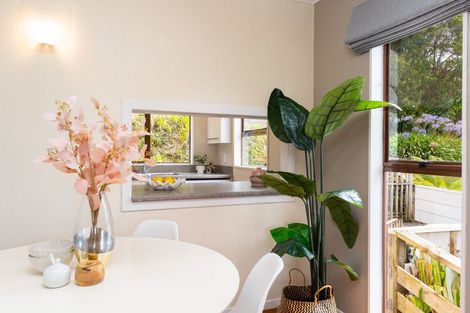 Photo of property in 6a Stella Grove, Newlands, Wellington, 6037