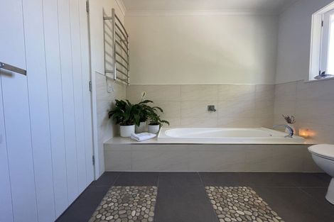 Photo of property in 2 Blenheim Street, Glenfield, Auckland, 0629