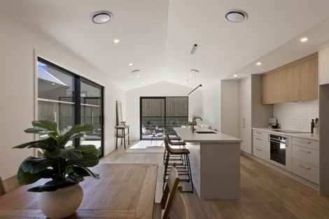 Photo of property in 32 Shelduck Road, Jacks Point, 9371