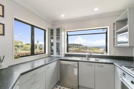 Photo of property in 2/7 Banksia Grove, Maungaraki, Lower Hutt, 5010