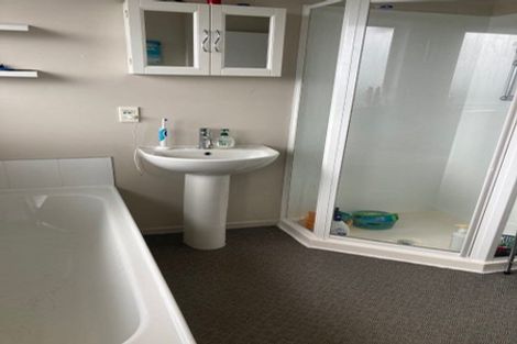 Photo of property in 10 Westview Grove, Miramar, Wellington, 6022