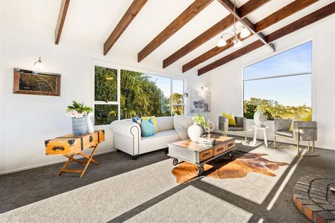 Photo of property in 122 Matipo Road, Te Atatu Peninsula, Auckland, 0610