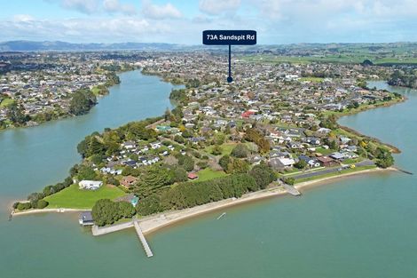 Photo of property in 73a Sandspit Road, Waiuku, 2123