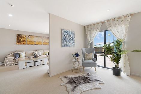 Photo of property in 17 Semillon Avenue, Henderson, Auckland, 0612