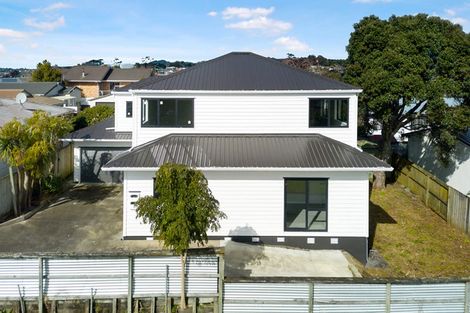 Photo of property in 4190a Great North Road, Glendene, Auckland, 0602