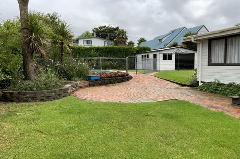 Photo of property in 17 Chablis Place, Henderson, Auckland, 0612