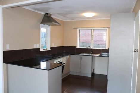 Photo of property in 27 Glenfern Road, Mellons Bay, Auckland, 2014