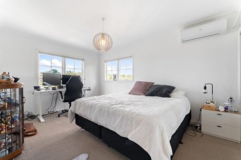 Photo of property in 2 King Richard Place, Browns Bay, Auckland, 0630