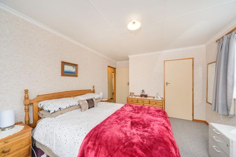 Photo of property in 10 Forbes Place, Kelvin Grove, Palmerston North, 4414