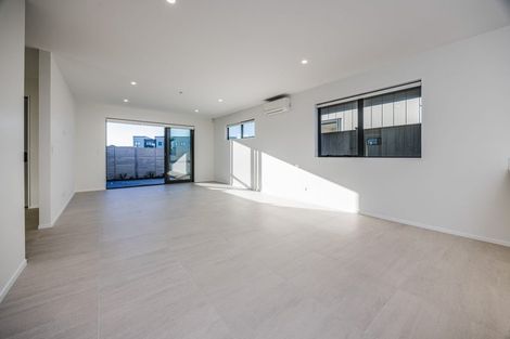 Photo of property in 124 Pepene Avenue, Takanini, Auckland, 2112