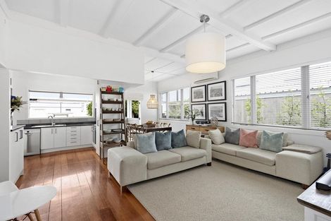 Photo of property in 88 Walker Road, Point Chevalier, Auckland, 1022