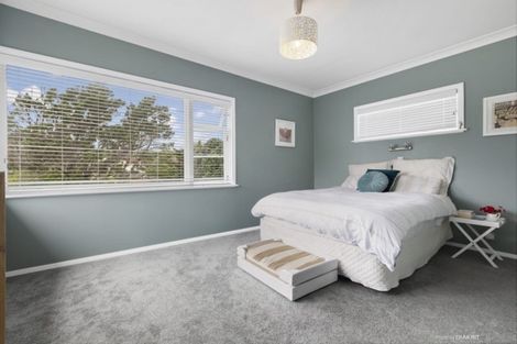 Photo of property in 11 Pinkerton Grove, Newlands, Wellington, 6037