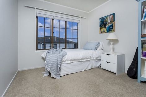 Photo of property in 2/5 Serrata Place, Browns Bay, Auckland, 0630