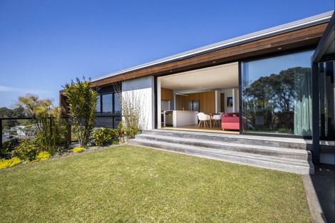 Photo of property in 5 Barrett Road, Spotswood, New Plymouth, 4310