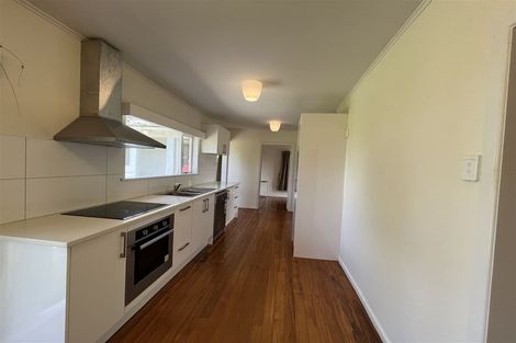 Photo of property in 16 Cliff View Drive, Green Bay, Auckland, 0604