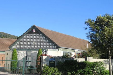 Photo of property in 17 Kauri Street, Eastbourne, Lower Hutt, 5013