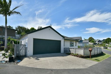 Photo of property in 2/8 Knott Road, Stanmore Bay, Whangaparaoa, 0932