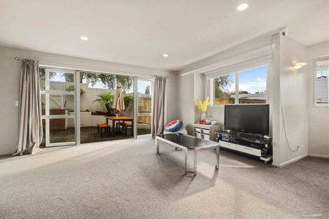 Photo of property in 2/36 Nile Road, Milford, Auckland, 0620