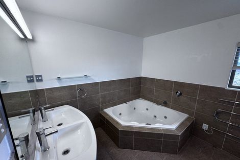 Photo of property in 28 Ballymore Drive, Pinehill, Auckland, 0632