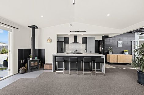 Photo of property in 4a Riverside Drive, Point Wells, 0986