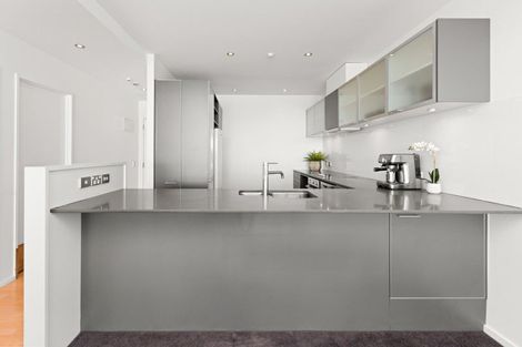 Photo of property in 306/7 Humber Street, Pandora, Napier, 4110