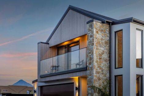 Photo of property in 10 Eliot Street, New Plymouth, 4310