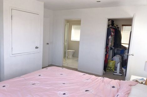 Photo of property in 1/25 Aotearoa Terrace, Murrays Bay, Auckland, 0630