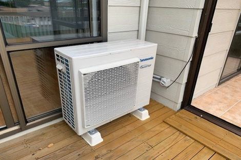 Photo of property in 765 East Coast Road, Northcross, Auckland, 0630