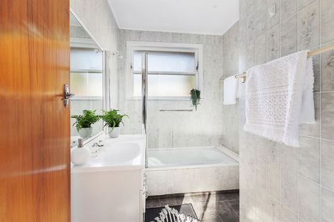 Photo of property in 17 Cardiff Crescent, Cannons Creek, Porirua, 5024