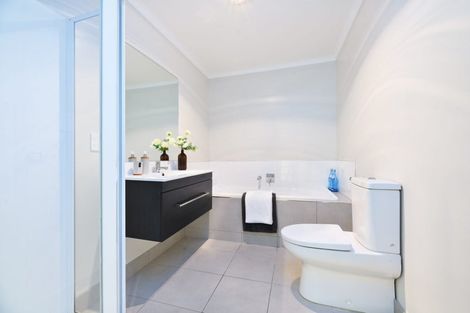 Photo of property in 12 Lockyer Road, Kumeu, 0810