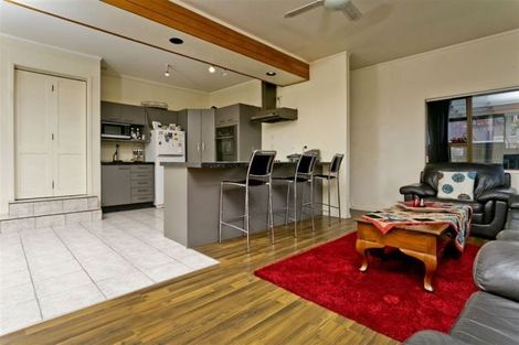 Photo of property in 4 Landsberg Way, Windsor Park, Auckland, 0632