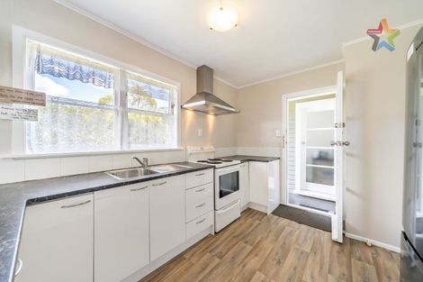 Photo of property in 5 Willow Grove, Wainuiomata, Lower Hutt, 5014