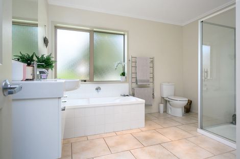 Photo of property in 176 Thornton Road, Cambridge, 3434