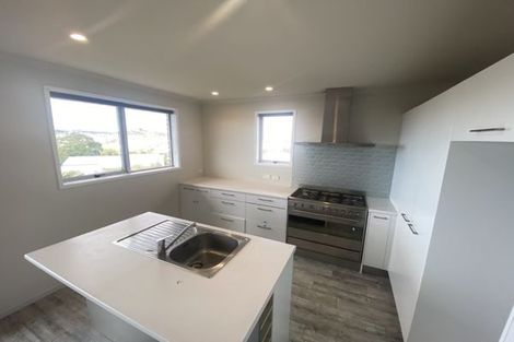 Photo of property in 18 Fairway Avenue, Red Beach, 0932