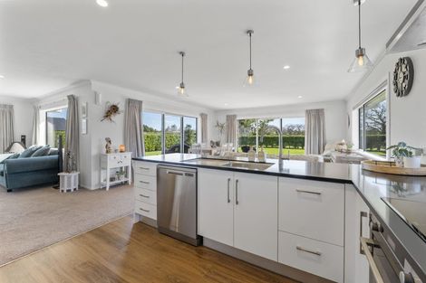 Photo of property in 7 Cross Street, Lepperton, New Plymouth, 4373