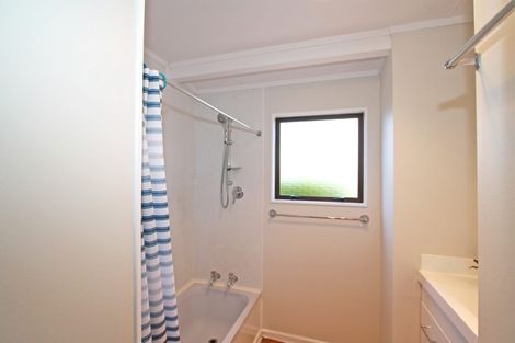 Photo of property in 32 Poplar Grove, Whalers Gate, New Plymouth, 4310