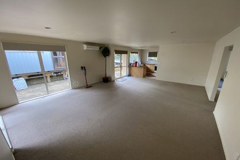 Photo of property in 324i West Coast Road, Glen Eden, Auckland, 0602