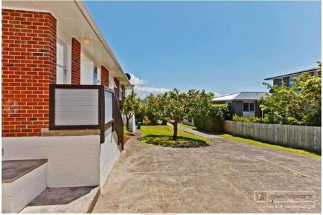 Photo of property in 2/4 Kowhai Road, Campbells Bay, Auckland, 0630