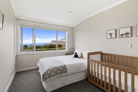 Photo of property in 8 Eastcliffe Road, Castor Bay, Auckland, 0620