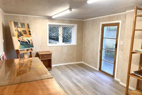 Photo of property in 28 Roland Hill, Glen Eden, Auckland, 0602