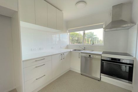 Photo of property in 2/31 Salamanca Road, Sunnynook, Auckland, 0620