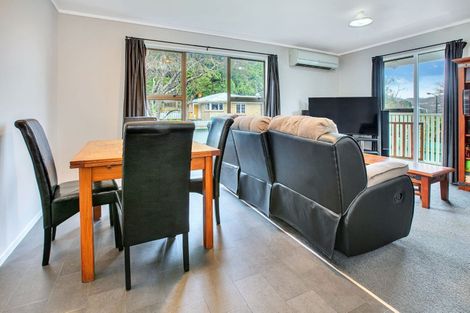 Photo of property in 2 Harold Grove, Stokes Valley, Lower Hutt, 5019