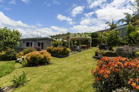 Photo of property in 84 Omokoroa Road, Omokoroa, 3114