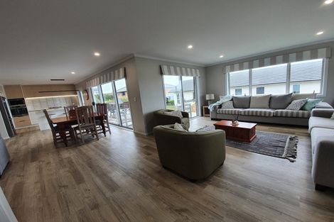 Photo of property in 32 Eagles Way, Cable Bay, 0420