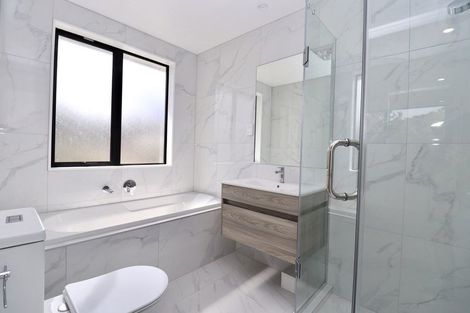 Photo of property in 127b Oreil Avenue, West Harbour, Auckland, 0618