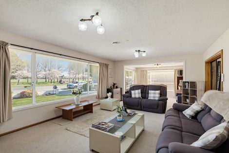 Photo of property in 332 Memorial Avenue, Burnside, Christchurch, 8053