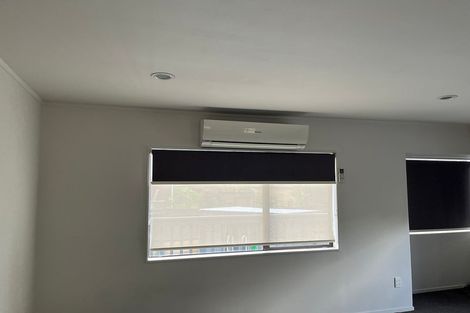 Photo of property in 1/179 Wiseley Road, West Harbour, Auckland, 0618