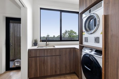 Photo of property in 56 Covil Avenue, Te Atatu South, Auckland, 0610