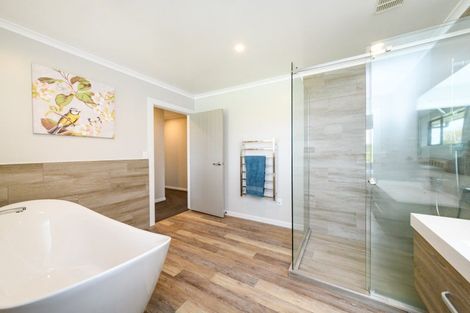 Photo of property in 31 Briarwood Road, Kelvin Grove, Palmerston North, 4470