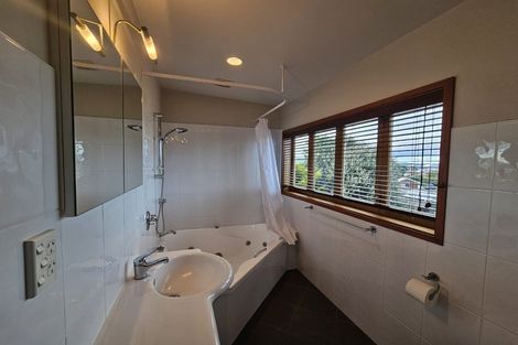 Photo of property in 44 Oceanview Road, Mount Maunganui, 3116